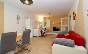 Cozy Apartment Free Parking